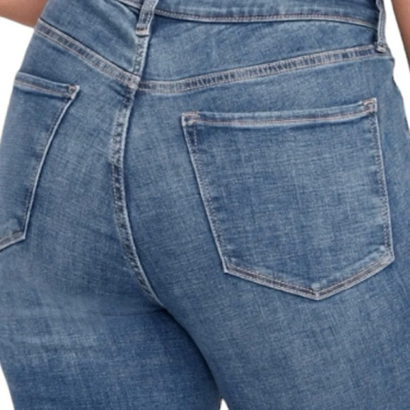 Old Navy Extra High-Waisted Rockstar 360° Stretch Super-Skinny Jeans Sz 18 NWT - Picture 2 of 7